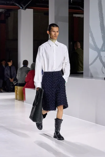 Look 10
